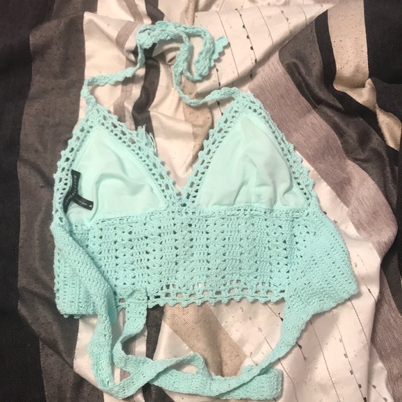 Halter top - Picture 2 of 3